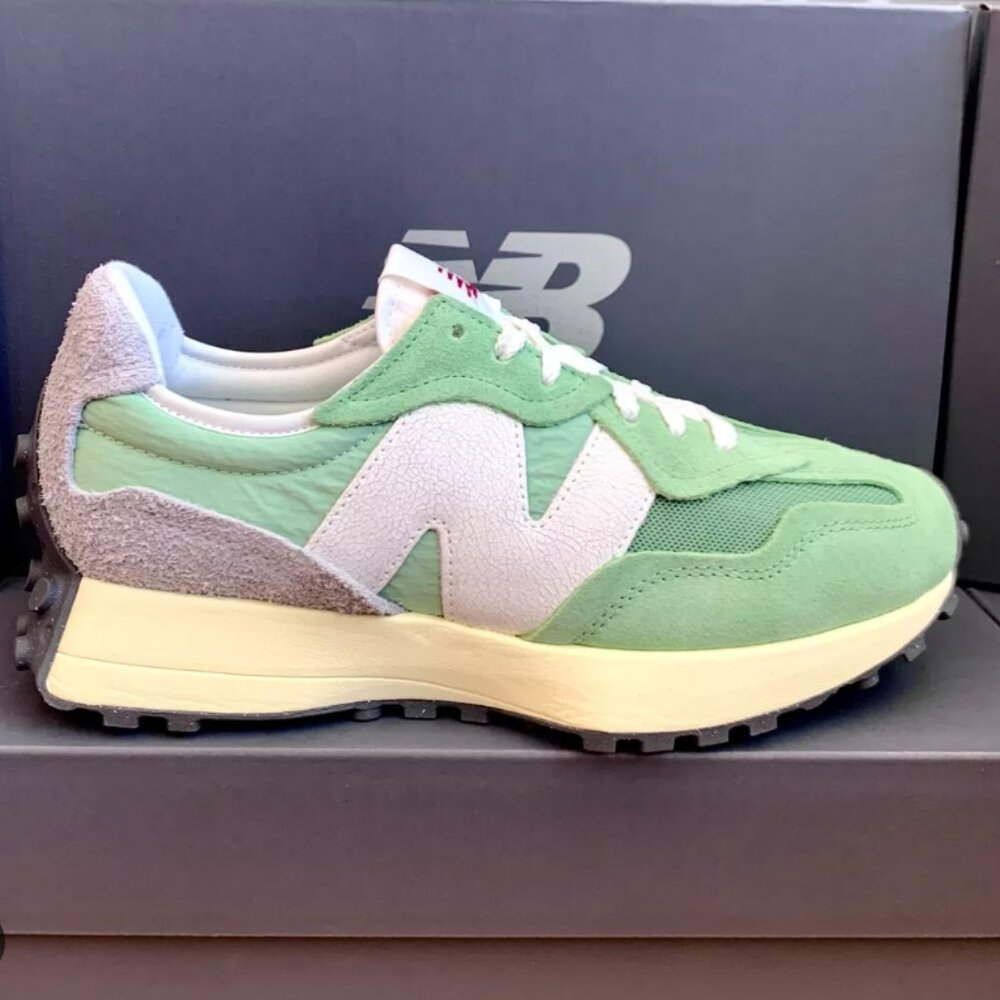 New Balance 327 Unisex WOMEN'S 6 / Men 4.5 Sneakers Shoes Kiwi Avocado NEW - Picture 2 of 10